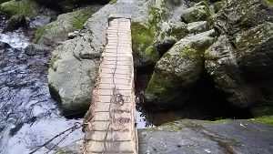 神戸岩の木の橋